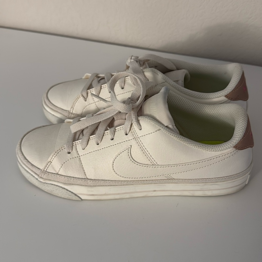 Nike Court Legacy Sneaker Size 8